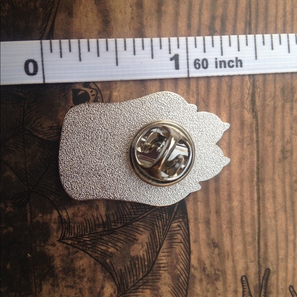 🦇 New Gifty Occult Cat Paw Lapel Pin - Picture 4 of 5